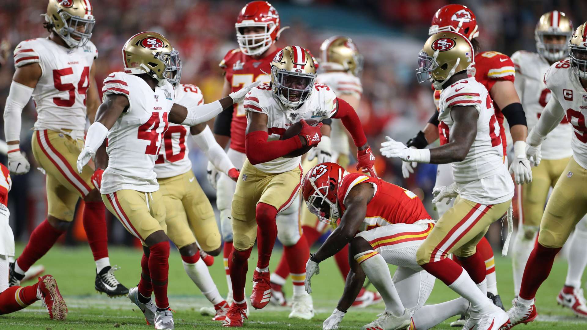 现出强大的 现出强大的